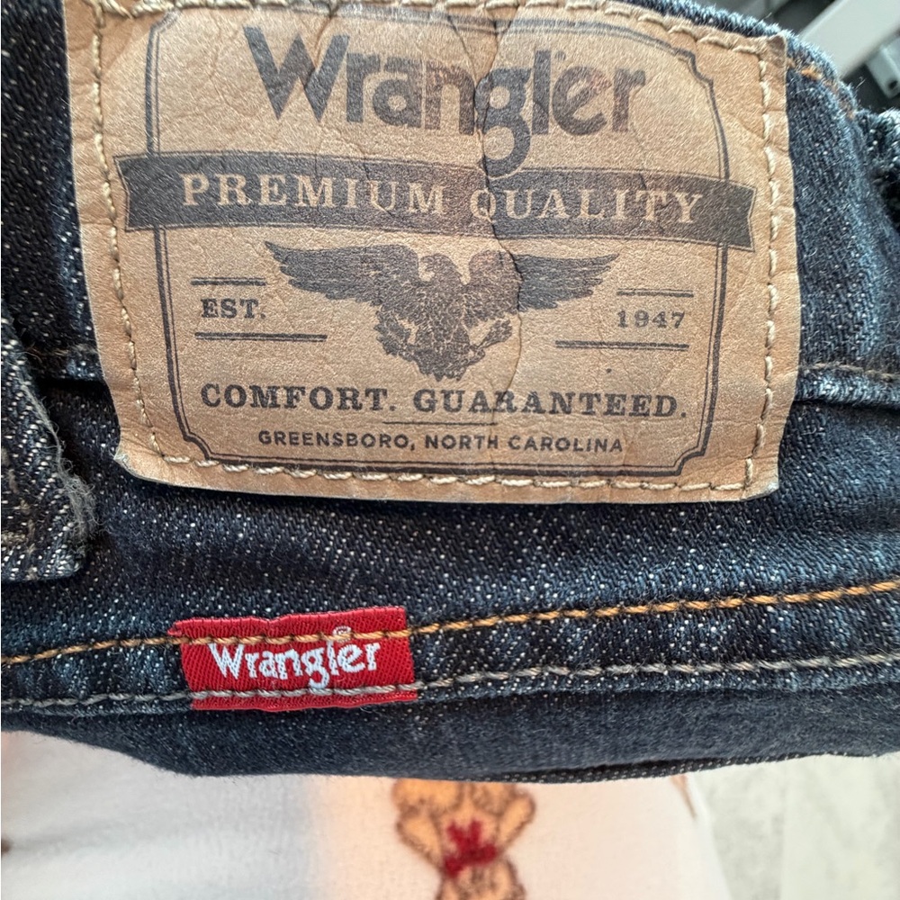 Wrangler Dark Blue Relaxed Fit Jeans - Picture 3 of 5